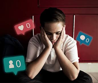 هل تفقدك مواقع التواصل الاجتماعي ثقتك بنفسك